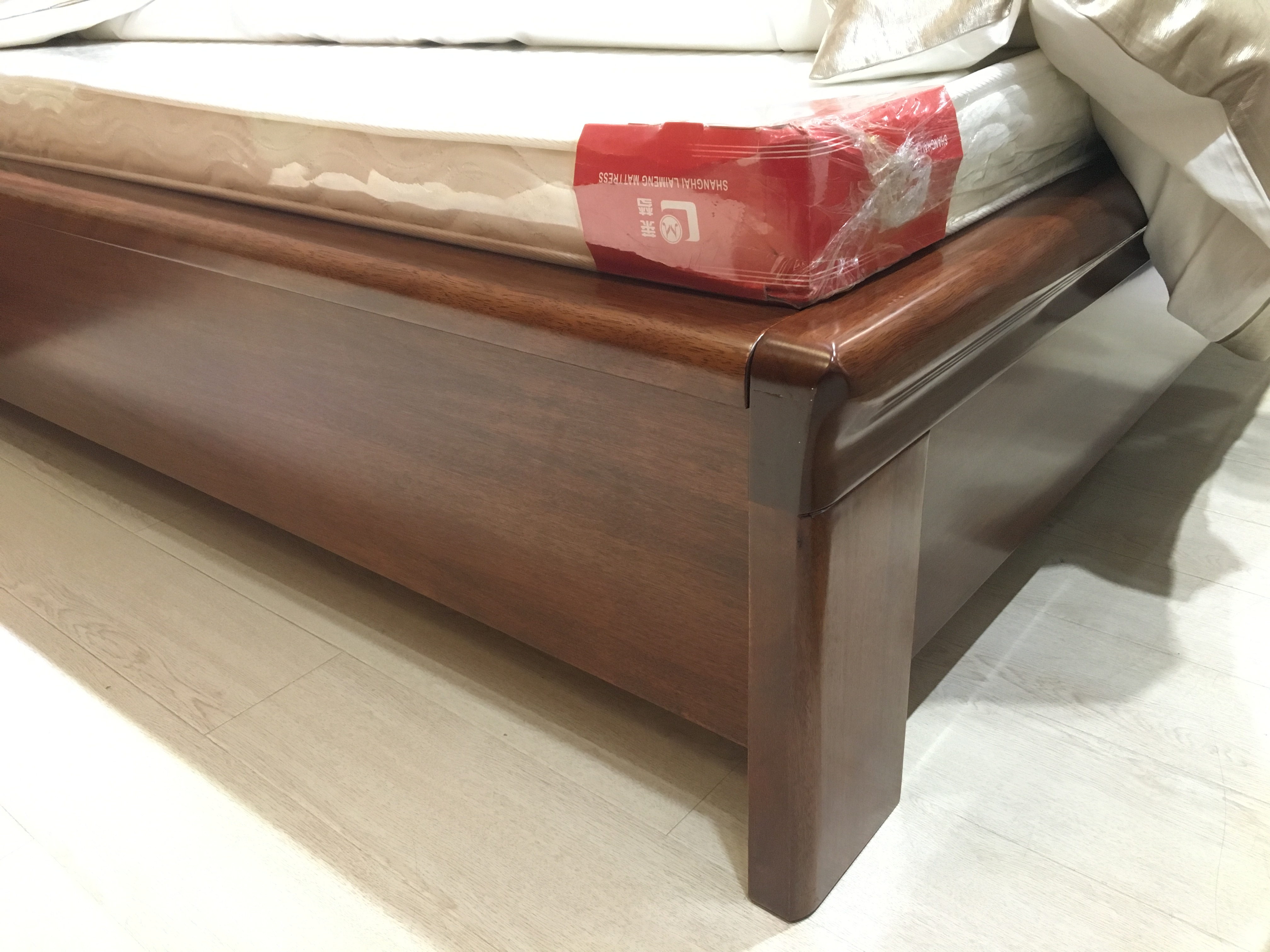 语木皇家双人床